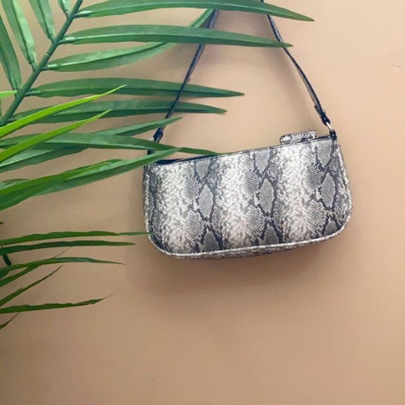 Wildside handbags-Coy Zebra - Picture 1 of 2